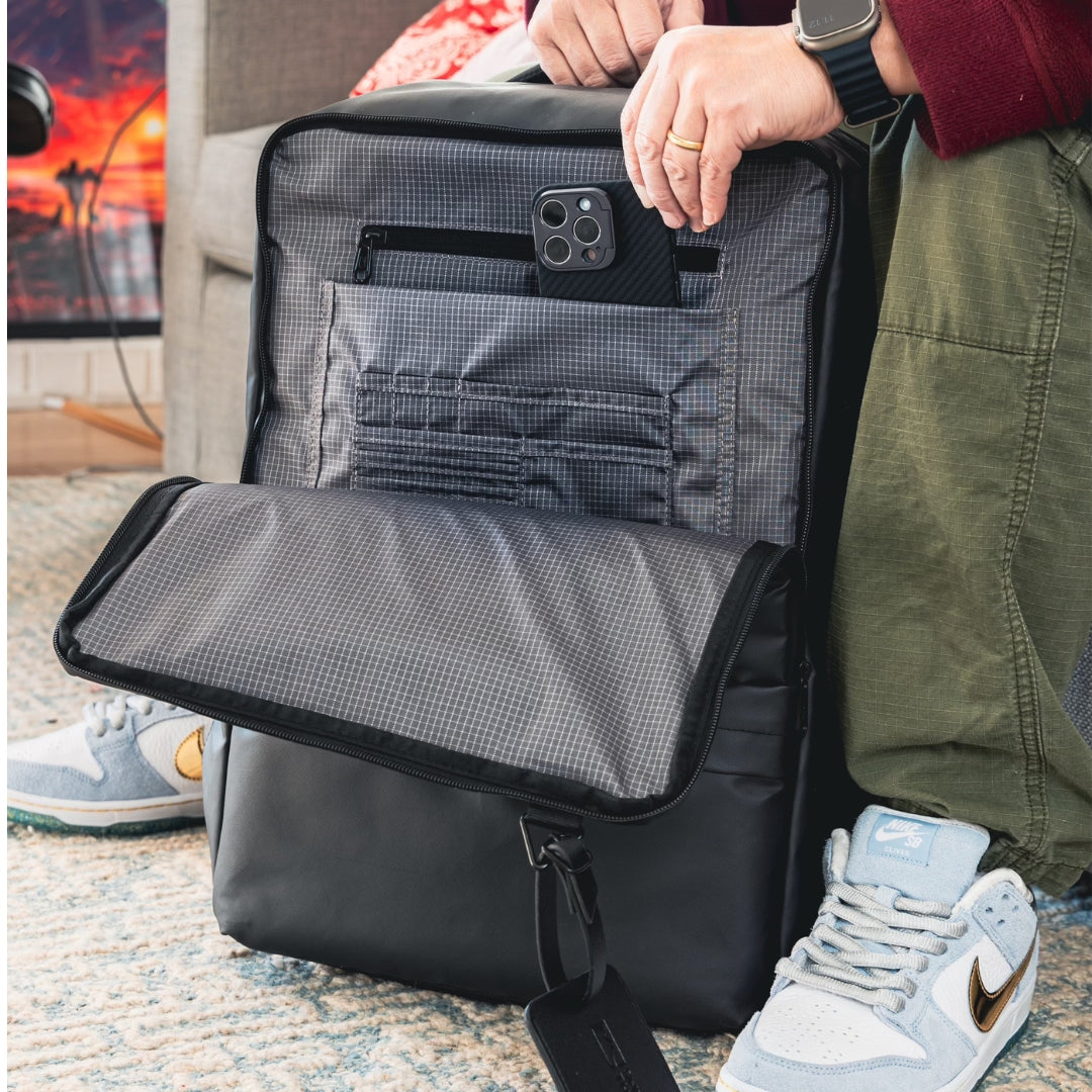 SNEAKER THRONE Travel Throne Sneaker Backpack