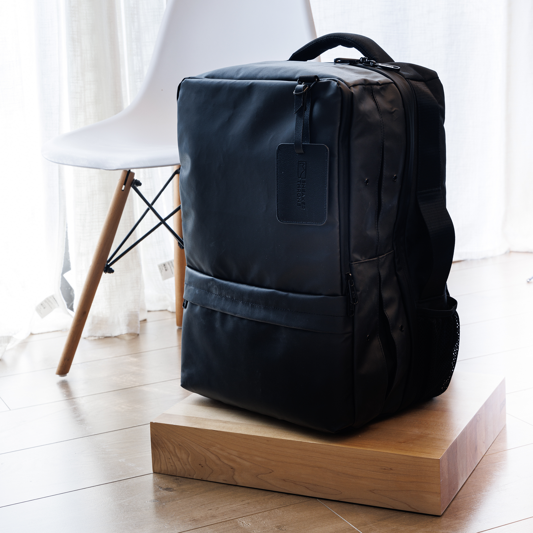 SNEAKER THRONE Travel Throne Sneaker Backpack