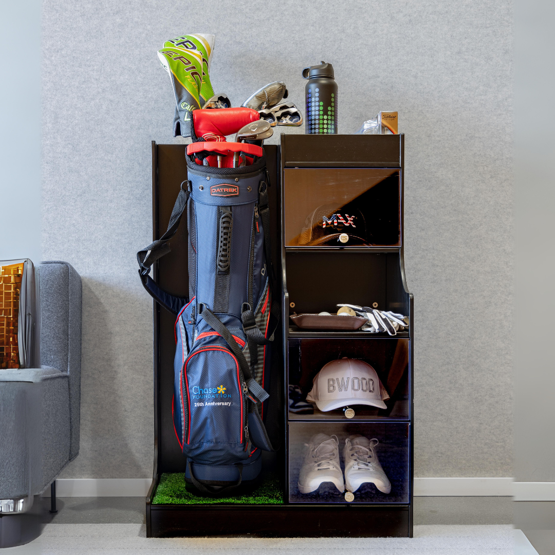 SNEAKER THRONE Golf Throne - Golf Bag Storage