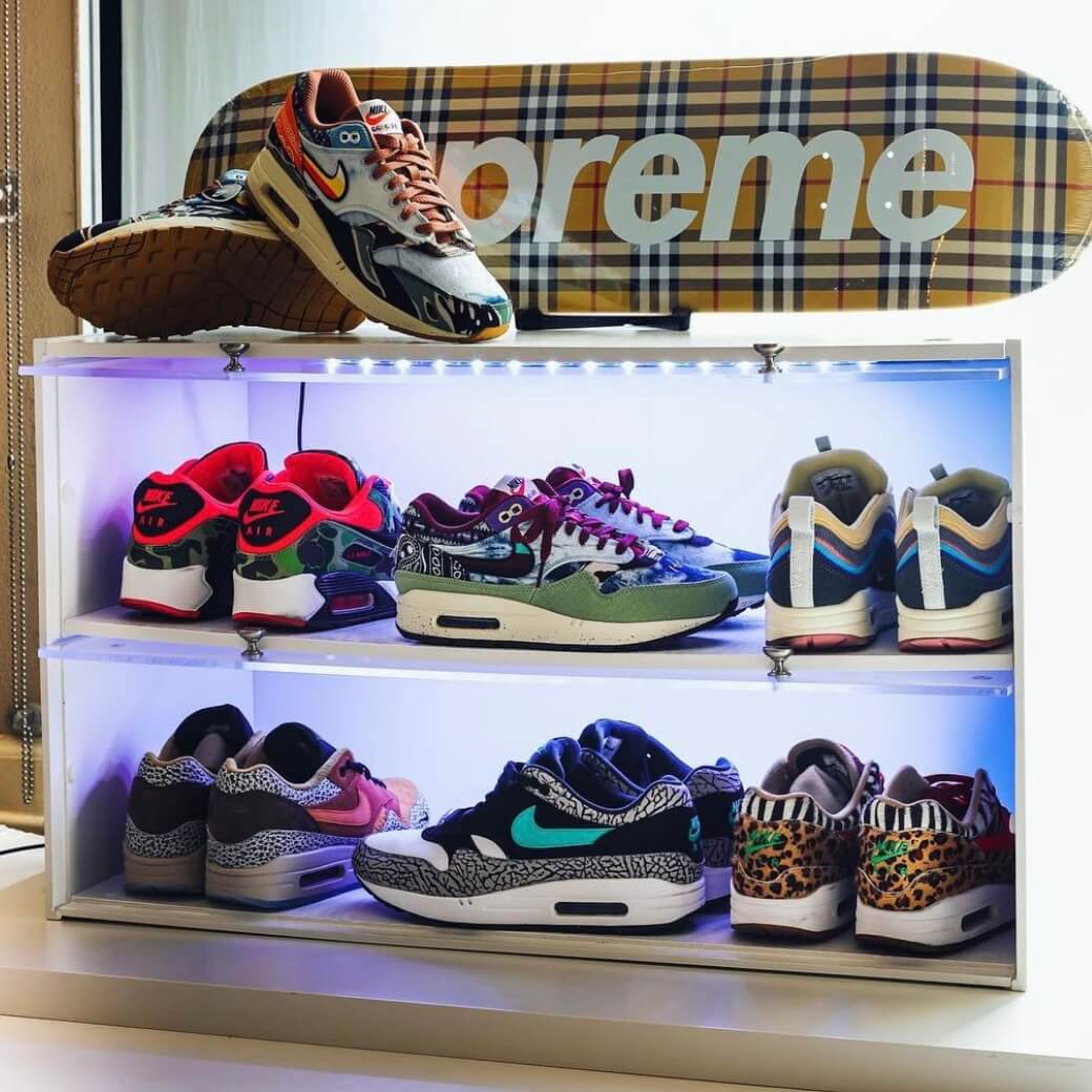 SNEAKER THRONE Sneaker Throne